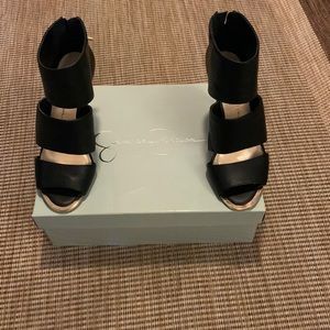 Jessica Simpson Black toe sandals 6.5